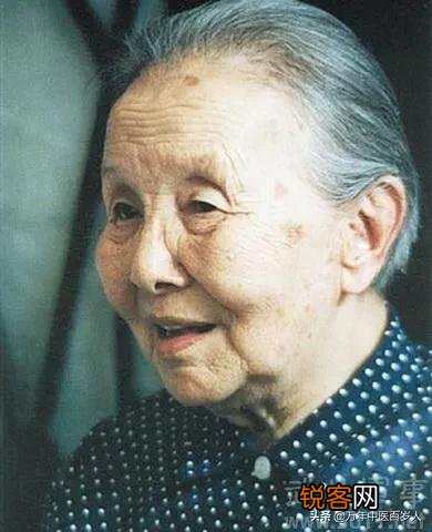 冰心的孙子涂墓碑,季羡林的后人争遗产,如何评价？国学大师怎么传承国学？