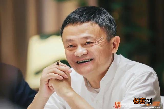 为什么马云在湖畔大学说他思考的角度,广度,深度。和别人不一样？