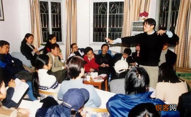 为什么马云在湖畔大学说他思考的角度,广度,深度。和别人不一样？