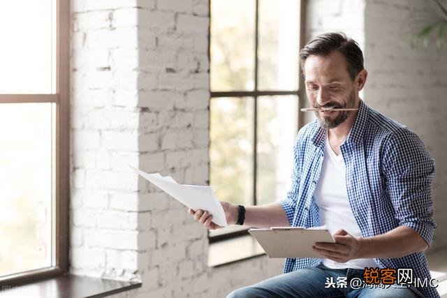 人到中年,年收入18万的大型国企岗位和年收入60万的民企岗位相比,你会选哪个？为什么？