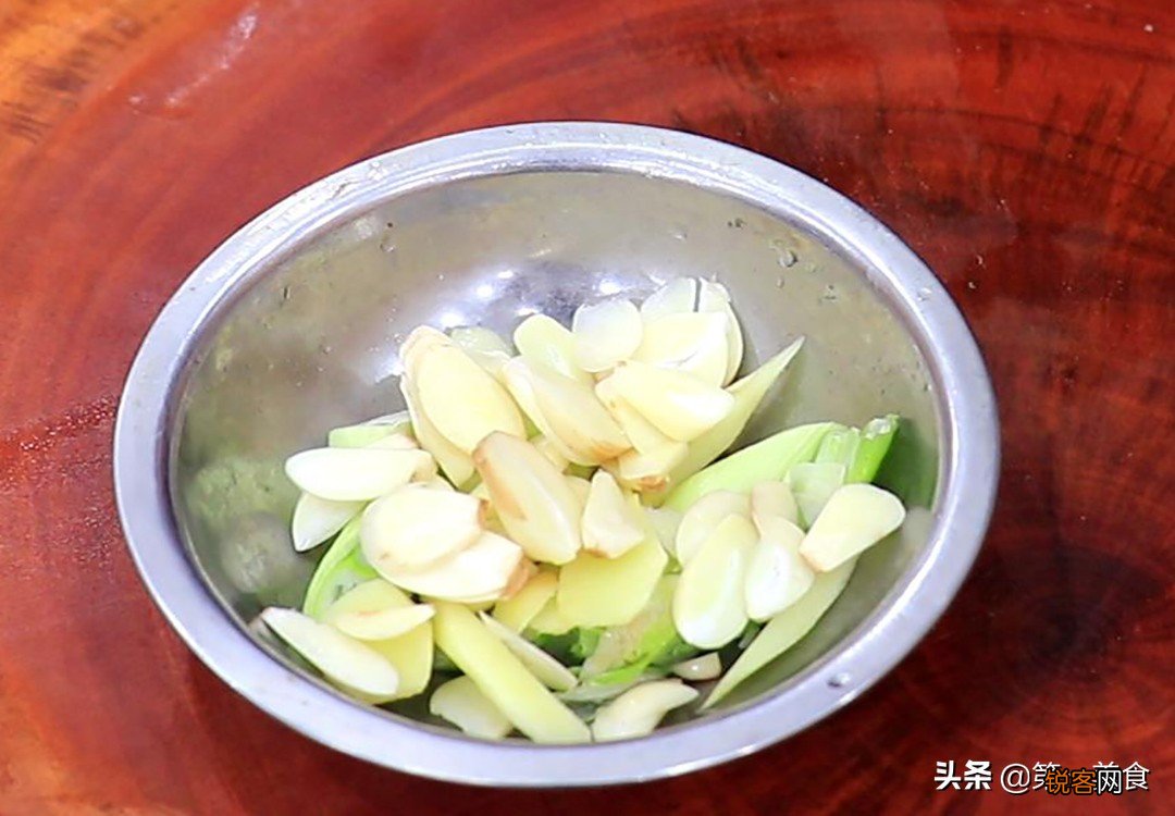 酸辣鱼怎么做好吃又简单的做法 教你做法和诀窍，酸爽开胃，鲜嫩滑口