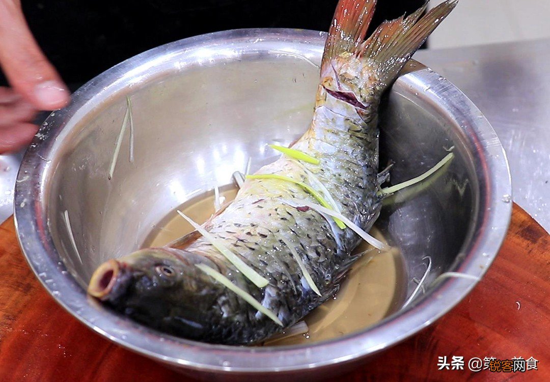 酸辣鱼怎么做好吃又简单的做法 教你做法和诀窍，酸爽开胃，鲜嫩滑口
