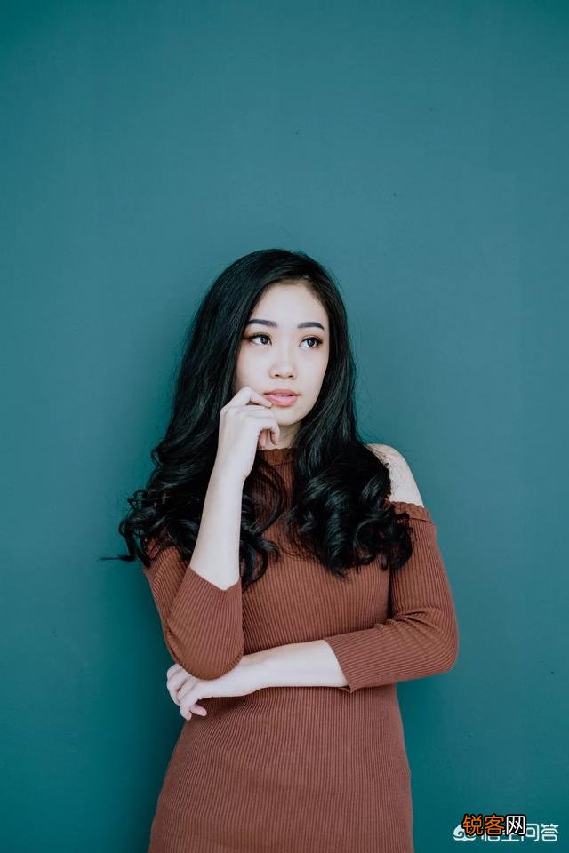 你认为,美学基础中的“色彩搭配”,可以应用到哪些艺术领域的创作当中呢？