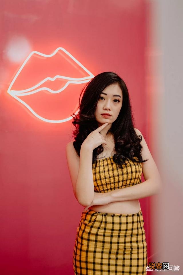 你认为,美学基础中的“色彩搭配”,可以应用到哪些艺术领域的创作当中呢？