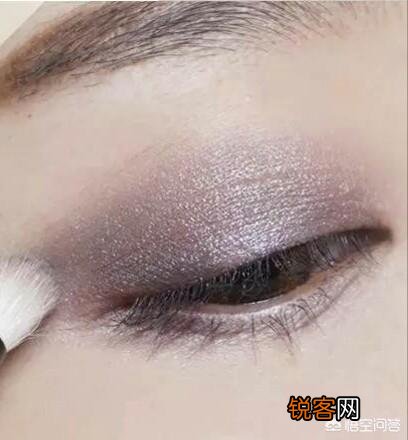 眼影颜色怎么搭配最好看？有哪些画眼影的技巧？