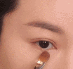 眼影颜色怎么搭配最好看?有哪些画眼影的技巧?