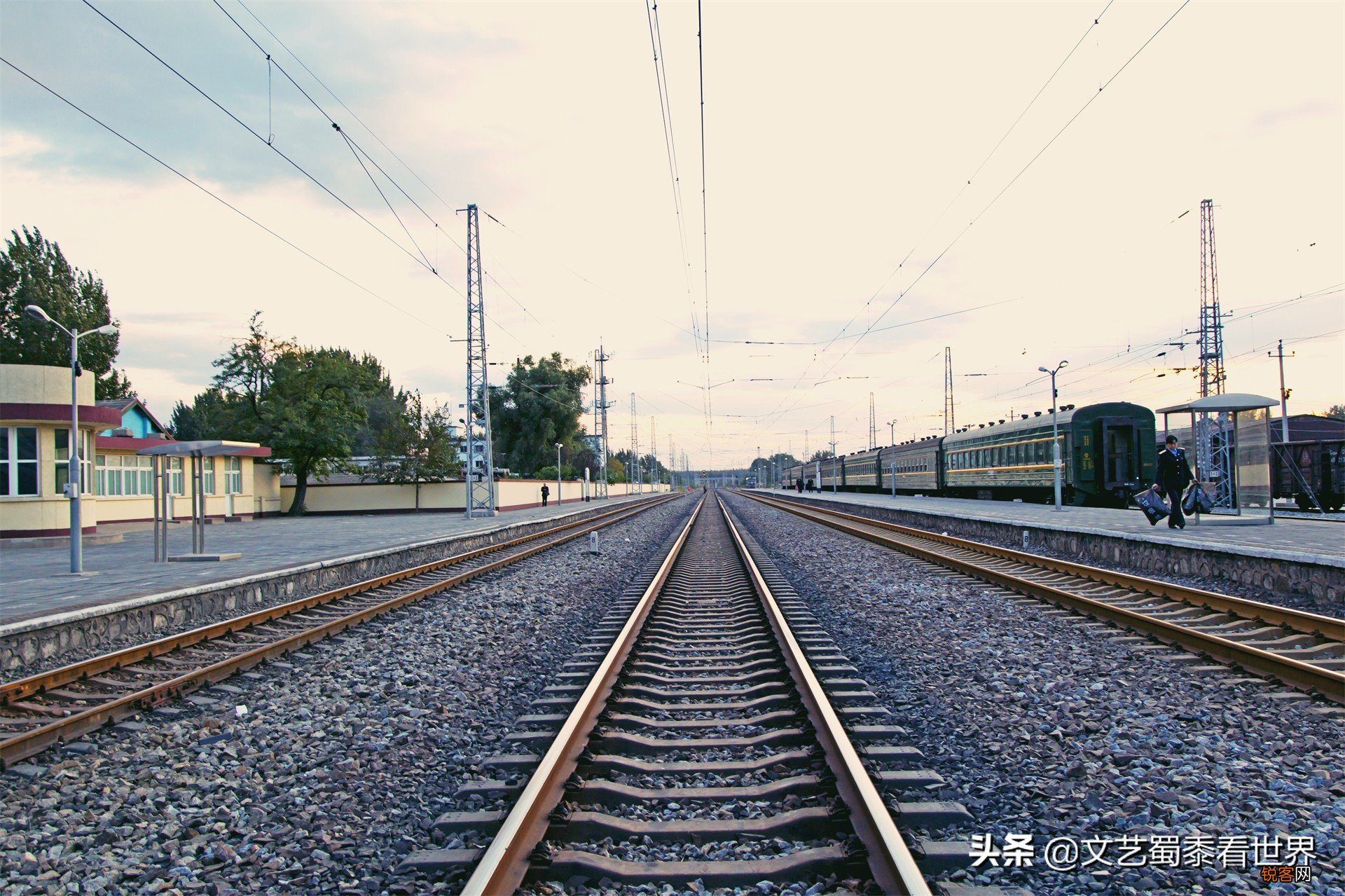 我国行程最远的列车 4980公里历时53小时，途径8省，终点拉萨