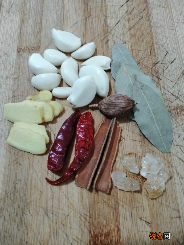 黄豆焖猪蹄怎么做最好吃 地道的家常做法