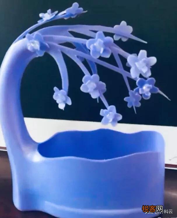 洗衣液桶怎样做花盆？