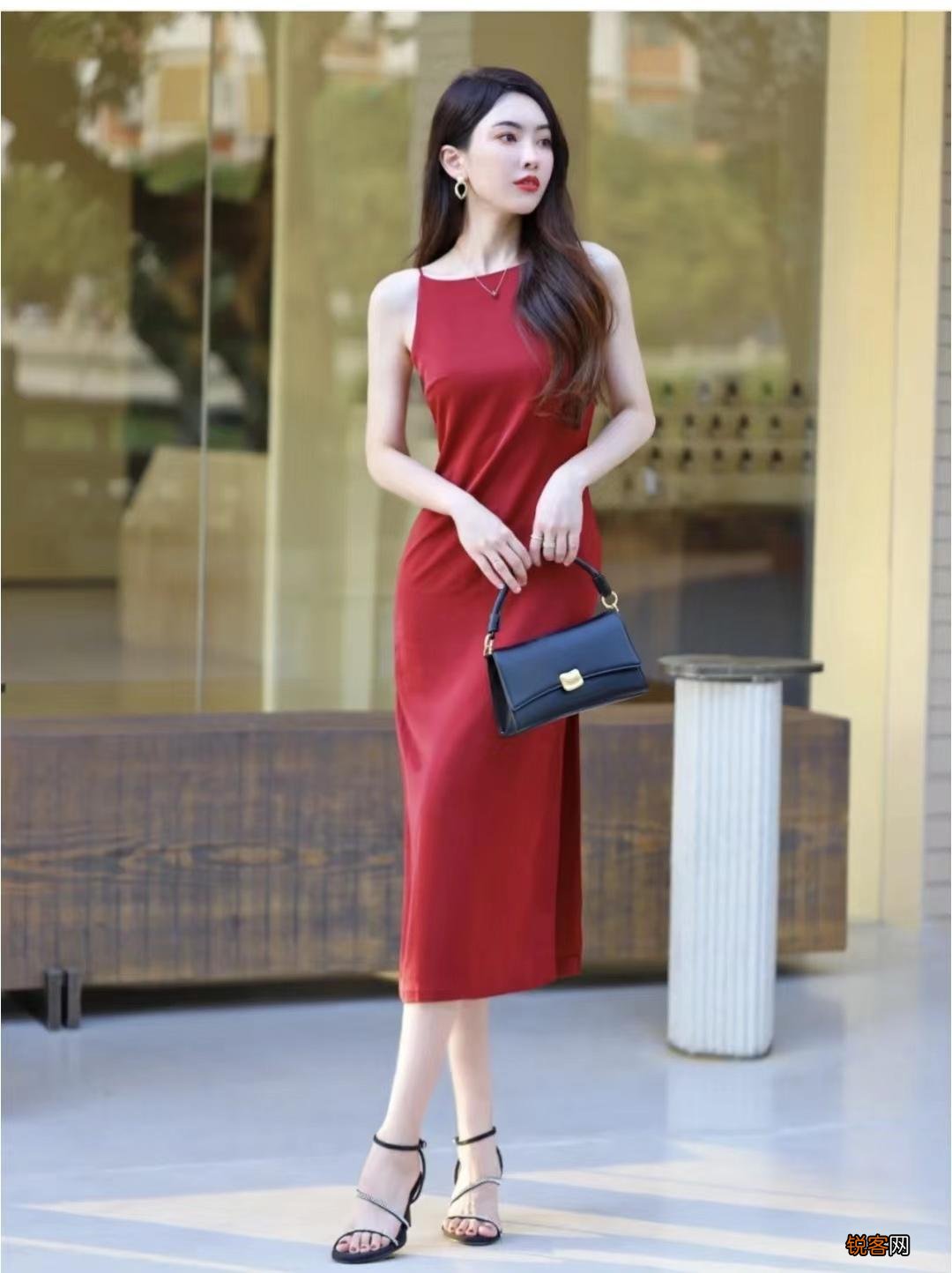 红色连衣裙怎么搭配时尚又气质 搭配什么颜色的鞋子和包包好看