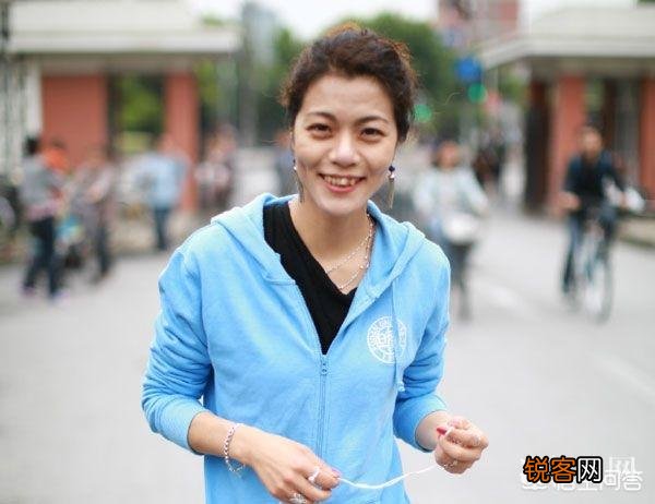 陈果因“耋耄”读错被喷,难道不认识几个字就是错吗？有谁敢说他认识所有中国汉字？