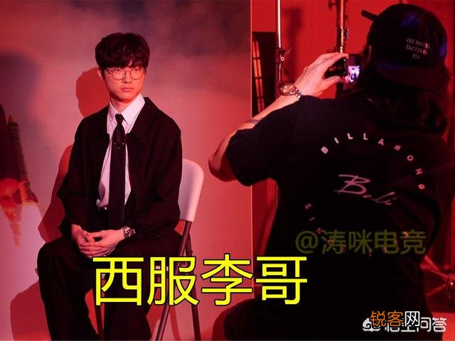 SKT杀入S9,Faker“天价行头”火了,网友：一块手表顶我一年工资,你有何看法？