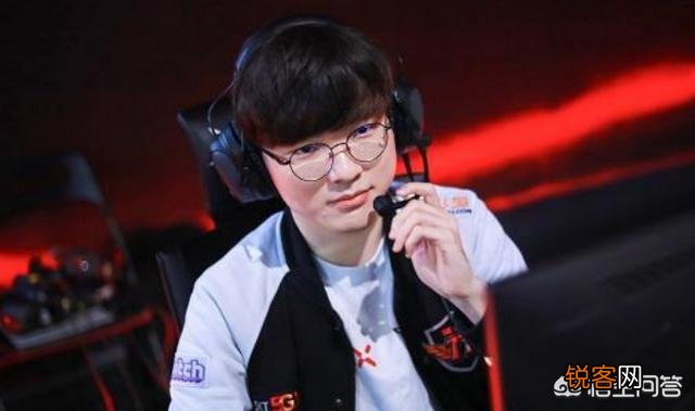 SKT杀入S9,Faker“天价行头”火了,网友：一块手表顶我一年工资,你有何看法？