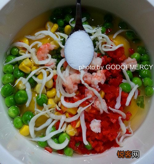 鸡蛋烩虾仁豌豆玉米粒
