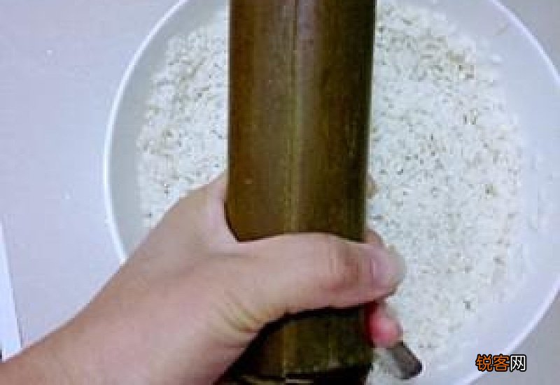 竹筒粽子粘竹筒怎么办
