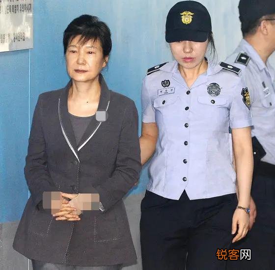 韩国总统文在寅会善终吗？