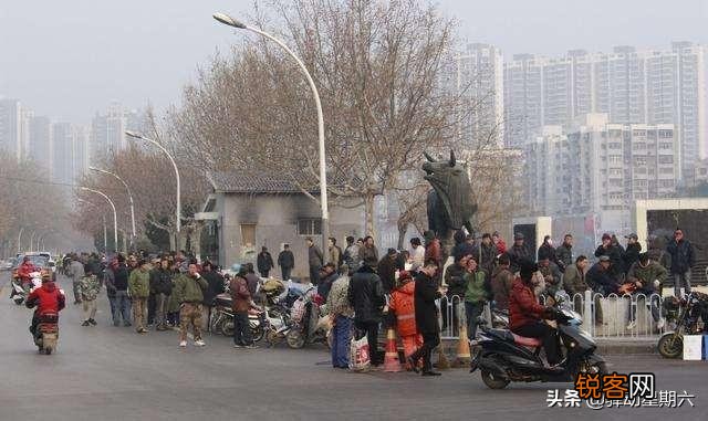 有哪些投入一万本钱,每天能收入三百到五百的工作？