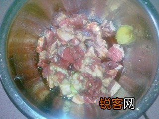 萝卜牛腩大补汤的做法