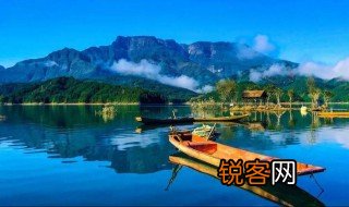 竹筏泛舟湖上的优美句子 关于竹筏泛舟湖上的优美句子有哪些