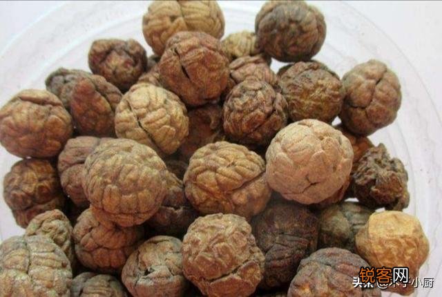草果草寇肉蔻在卤水的区别？