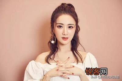 有的女人无才艺,仅凭姿色,直播赚得盆满锅满。你怎么看？