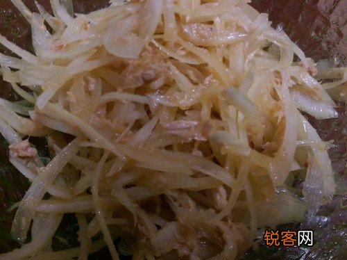 鲔鱼罐头凉拌洋葱