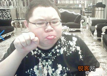 请问哪个平台当主播的条件最低？