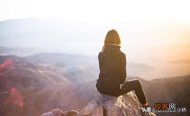过年了,前妻回来了,要看孩子,离婚后她以各种理由不拿抚养费,应该给她看吗？