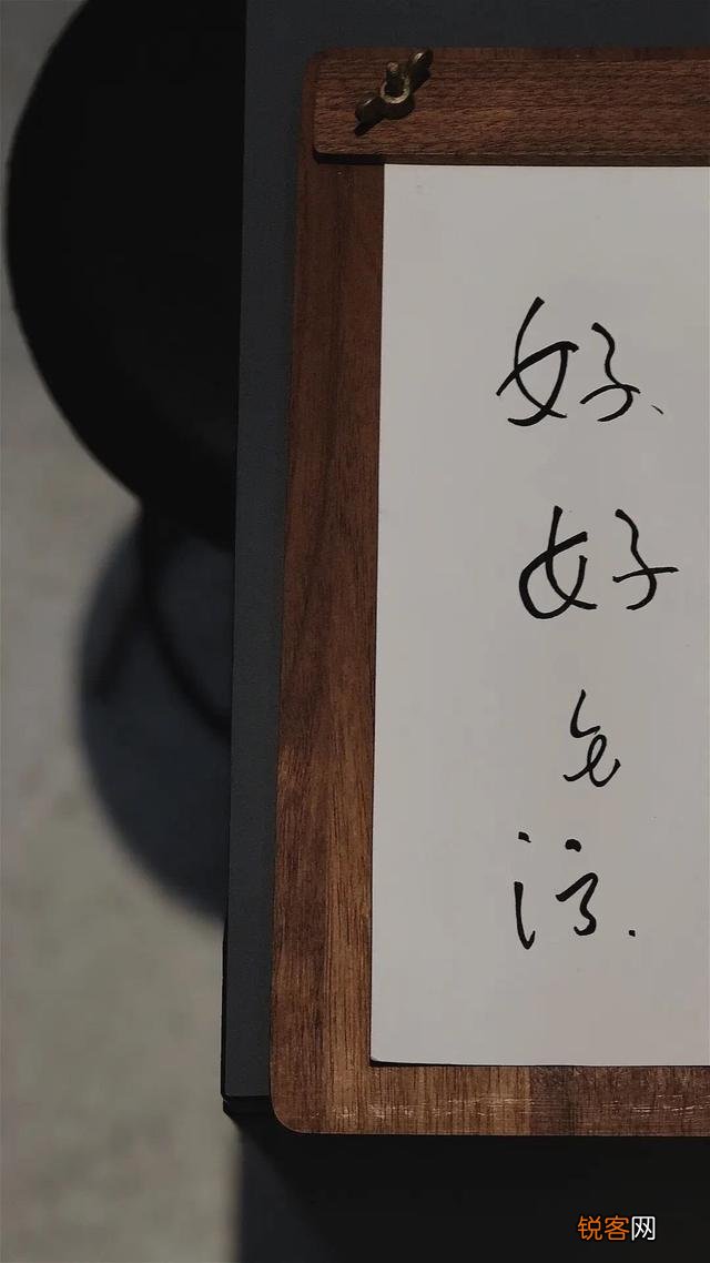 有什么带醒目文字的励志背景图或手机壁纸推荐吗？