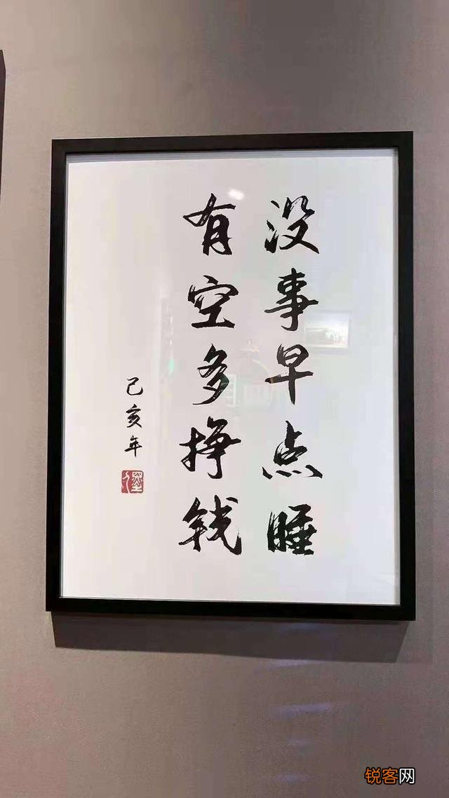 有什么带醒目文字的励志背景图或手机壁纸推荐吗？
