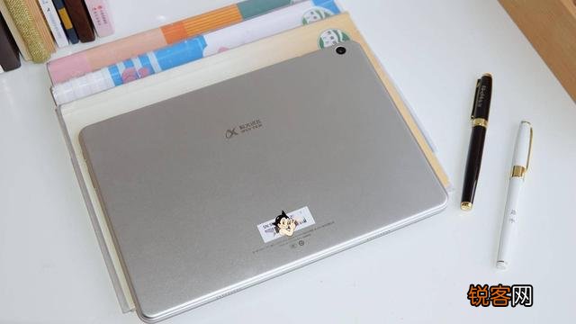 想给上二年级的孩子买一部学习平板电脑,综合来说步步高和优学派,小霸王哪个品牌更好？