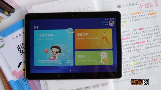 想给上二年级的孩子买一部学习平板电脑,综合来说步步高和优学派,小霸王哪个品牌更好？