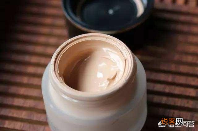 底妆是买气垫还是粉底好？哪款产品好用？