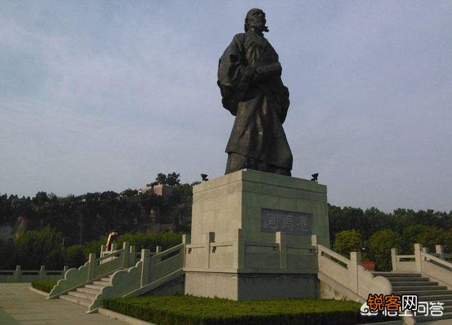 司马迁《史记》记载了统治者那么多龌龊不堪的事情,为什么在汉代没有被列为禁书？