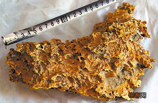 我在自家地里挖到一块狗头金,然后把它卖了,犯法吗？