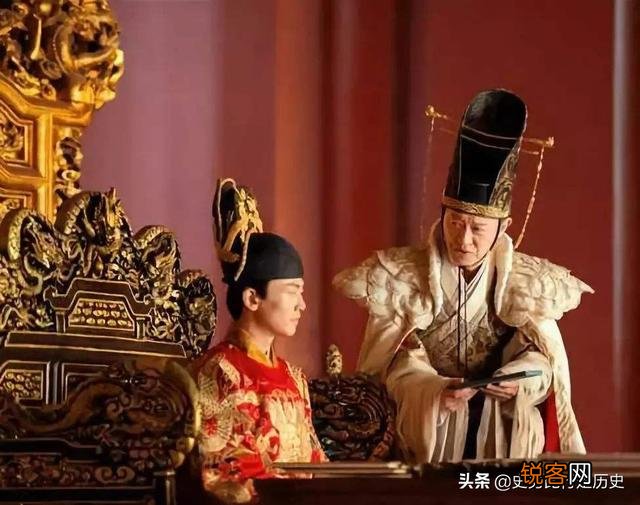 为什么古代皇帝都爱宠幸奸佞,尤其是末代皇帝？