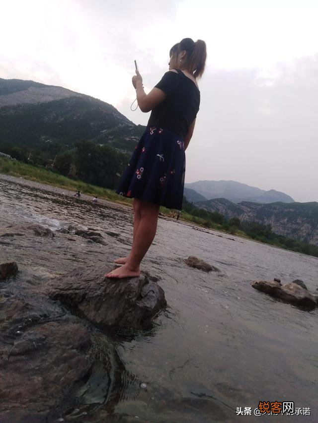 请问穿着暴露的女生是什么思想？