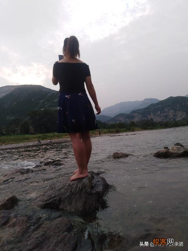请问穿着暴露的女生是什么思想？