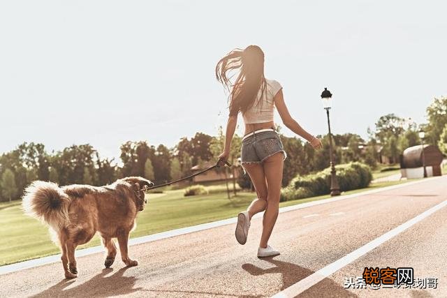 请问穿着暴露的女生是什么思想？