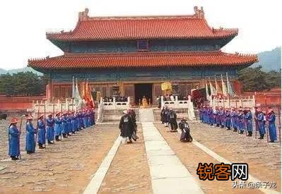 清朝皇帝每天上朝是在乾清宫还是在太和殿？