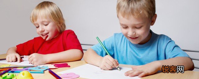 孩子内向爱打人怎么引导 孩子内向爱打人引导方法