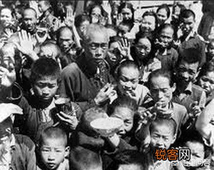 诗人张养浩的《潼关怀古》中“兴,百姓苦,亡,百姓苦”是什么原因?