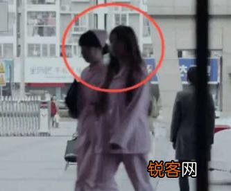 靳东新剧《我们的爱》有哪些穿帮镜头？