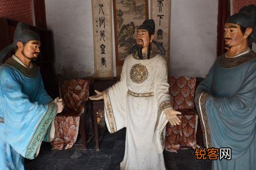 著名诗人李白一共有几个老婆,他和杨玉环有什么关系吗？