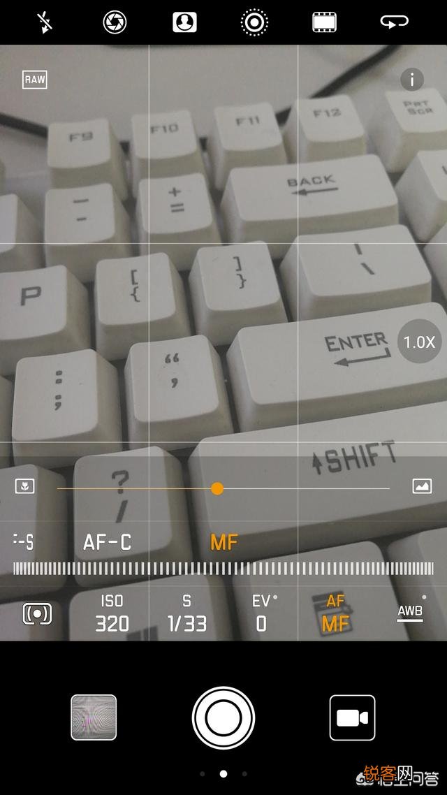 华为手机相机的专业模式都能用来拍什么题材？光圈可以设置吗？如何设置光圈？