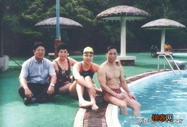 钟南山夫妇受邀观战CBA！运动健将、篮协主席、蝶泳世界冠军的运动世家你了解么？