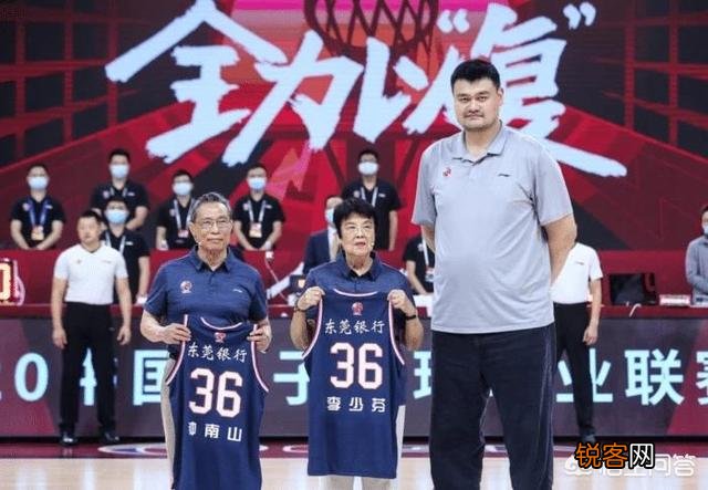 钟南山夫妇受邀观战CBA！运动健将、篮协主席、蝶泳世界冠军的运动世家你了解么？