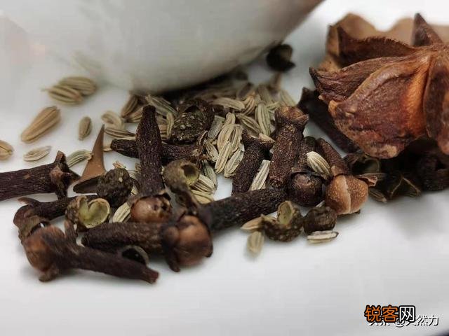 哪些香料不能炒,哪些香料需要提前炒制？