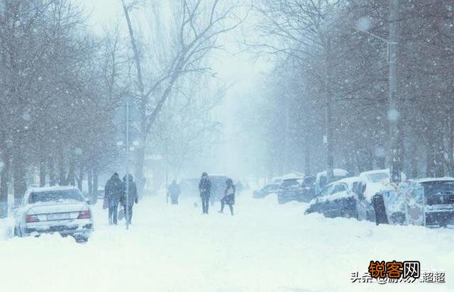 还记得90年代初二的那场大雪吗,一直到现在也没再下过那么大的,有故事和酒吗？