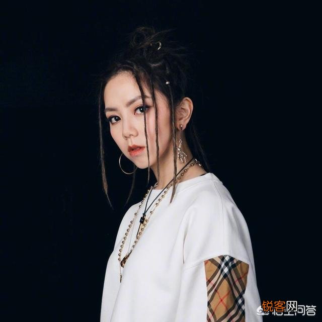 说出一首你喜欢听的最近很火的歌曲？